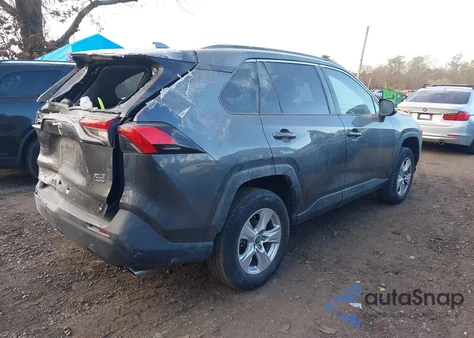 2021 Toyota Rav4 Xle z USA, uszkodzony, nr VIN 2T3P1RFV8MW201925